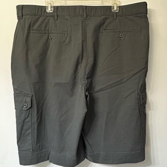 St. John’s Bay Men's Dark Grey 6 Pocket Cargo Shorts 42 Tall NWT - Picture 2 of 11